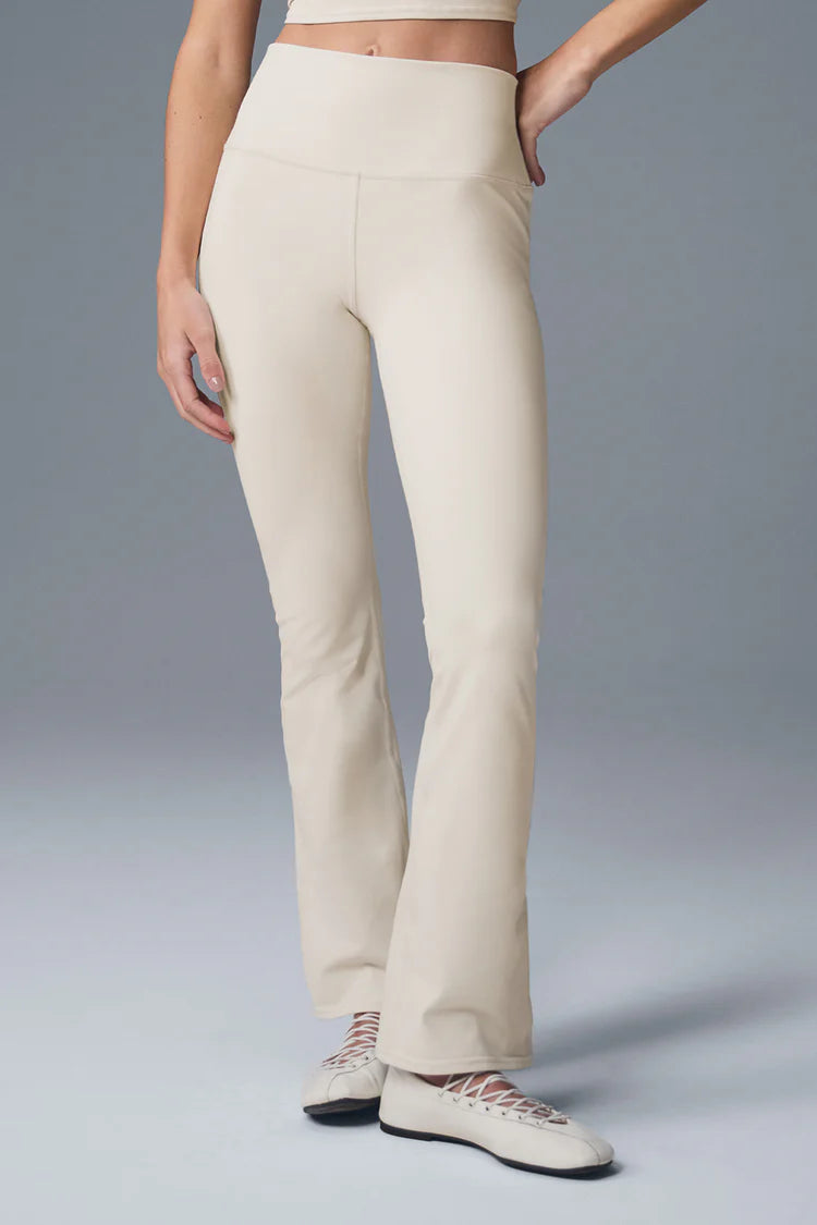 Airbrush High-Waist 7/8 Bootcut Legging "Oat Milk"