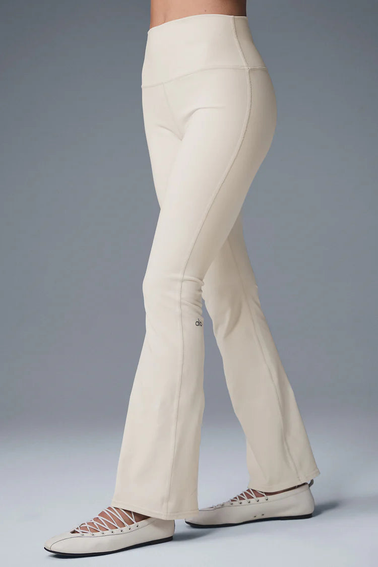 Airbrush High-Waist 7/8 Bootcut Legging "Oat Milk"