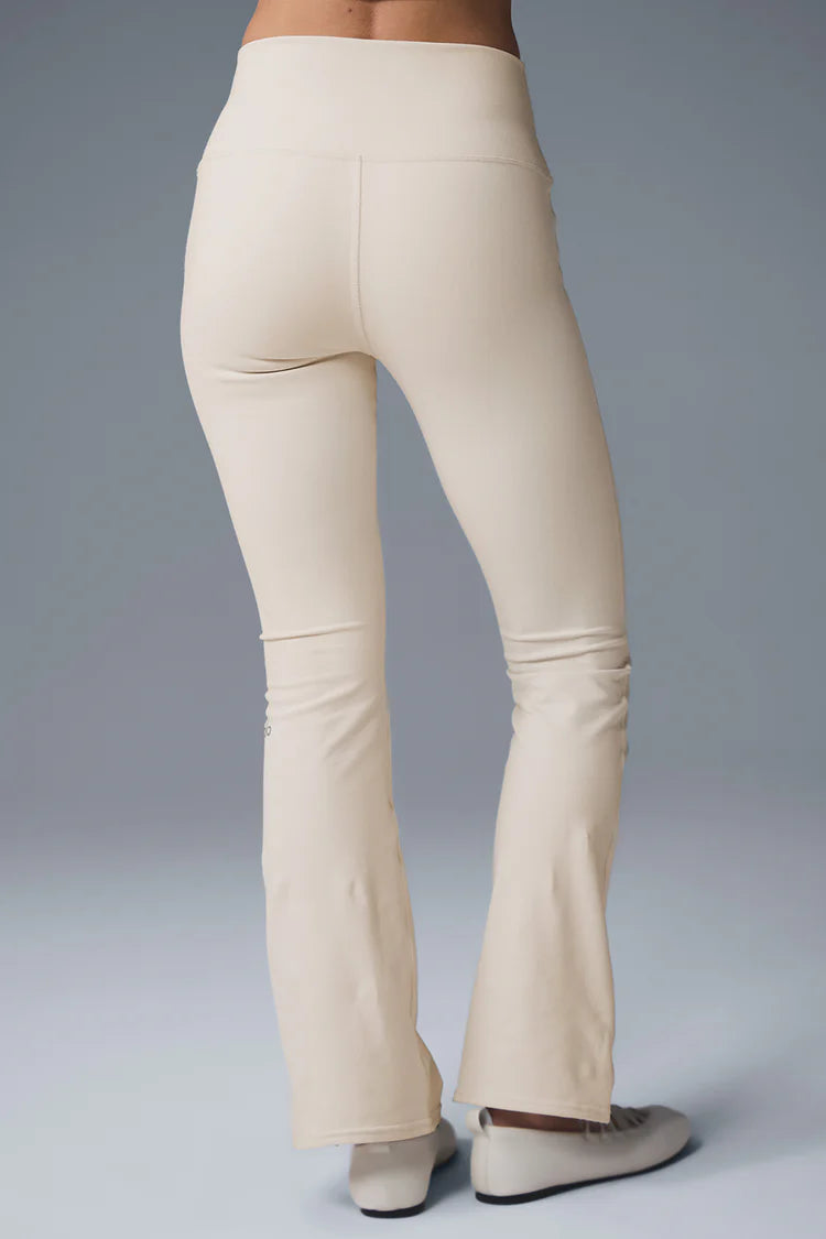 Airbrush High-Waist 7/8 Bootcut Legging "Oat Milk"