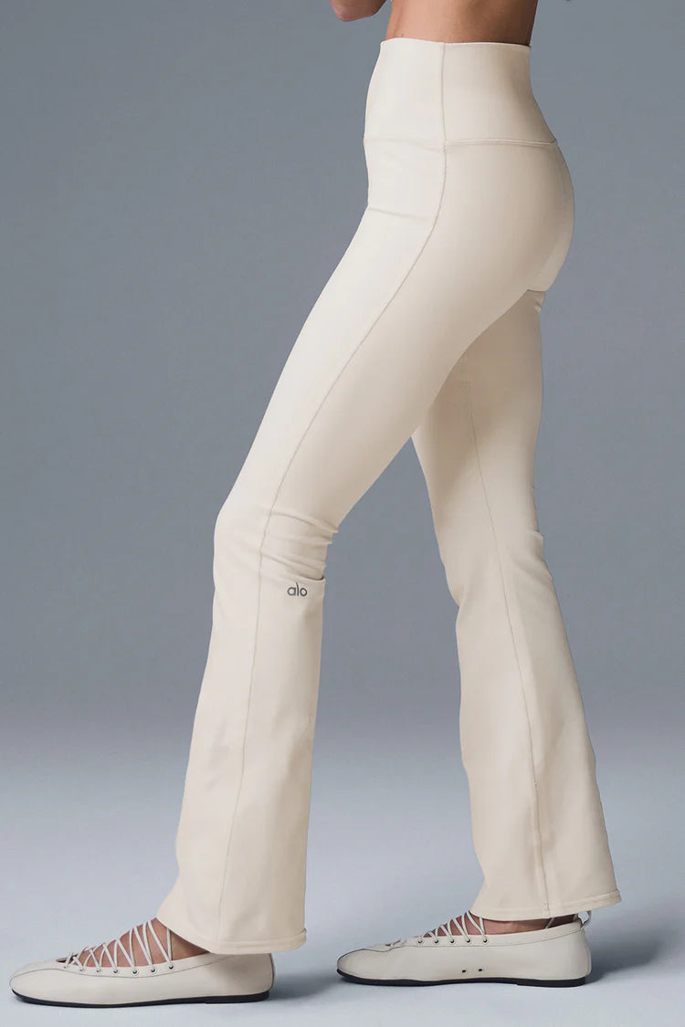 Airbrush High-Waist 7/8 Bootcut Legging "Oat Milk"